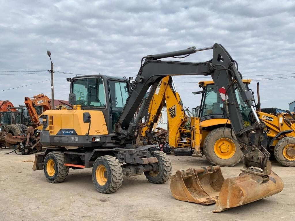 2017 Volvo EW60E wheel excavator, side view