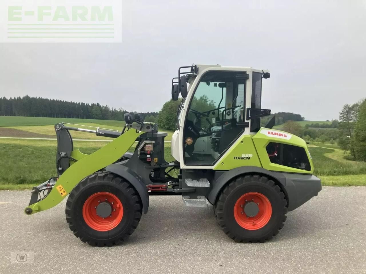 2022 Claas TORION 639 wheel loader, side view 2022 Claas TORION 639 wheel loader, side view