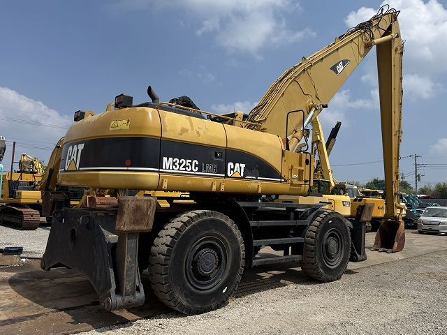 2005 Caterpillar M325C material handler, rear three-quarter view