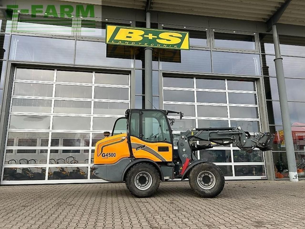 2019 Giant G4500 TELE mini excavator, side view 2019 Giant G4500 TELE mini excavator, side view