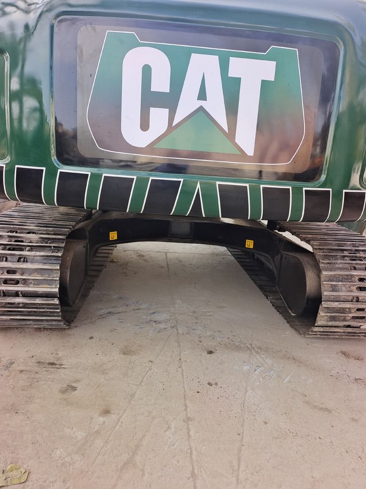2024 Caterpillar 320D2 paletli ekskavatör arkadan görünüm