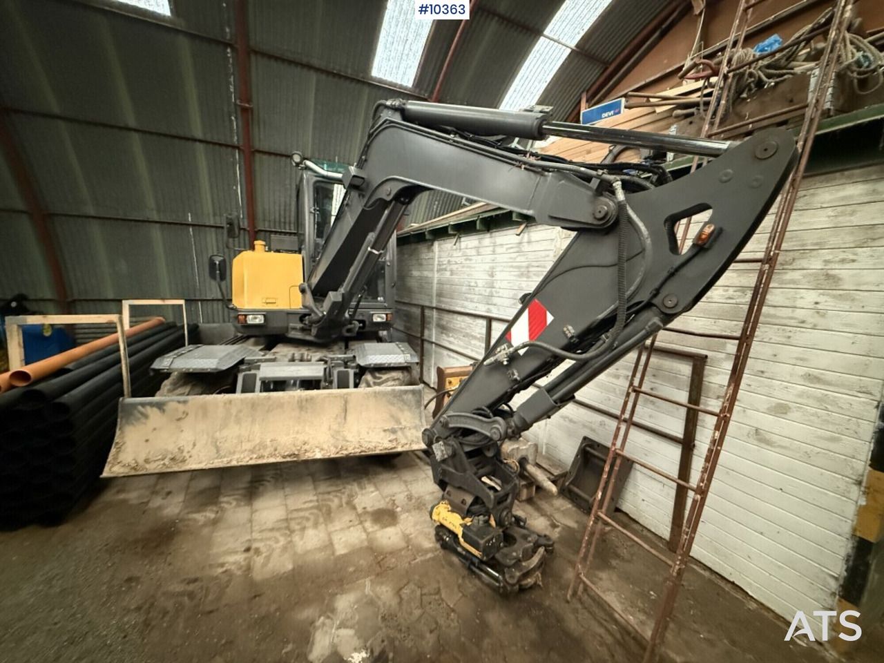 2016 Volvo EW60E wheel excavator, front three-quarter view