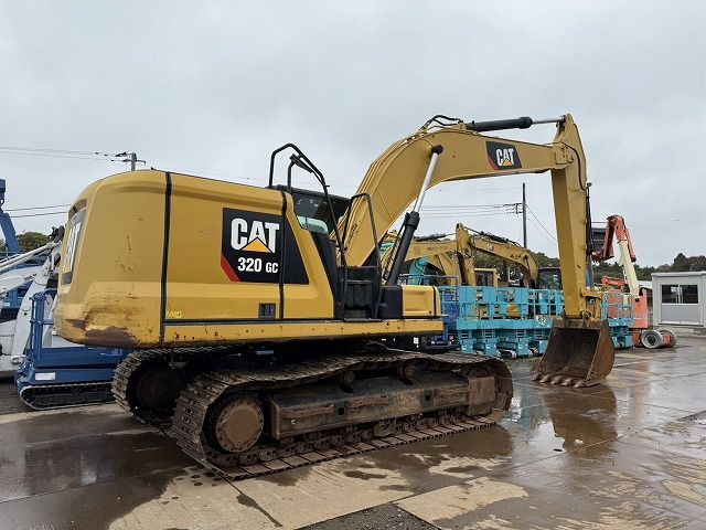 2018 Caterpillar 320GC crawler excavator, rear three-quarter view