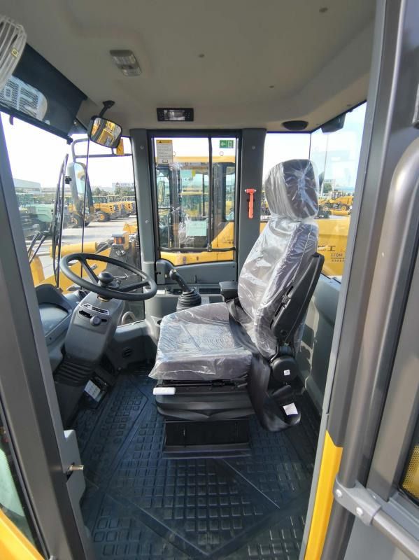 2026 SDLG L956F wheel excavator interior view 2026 SDLG L956F wheel excavator interior view