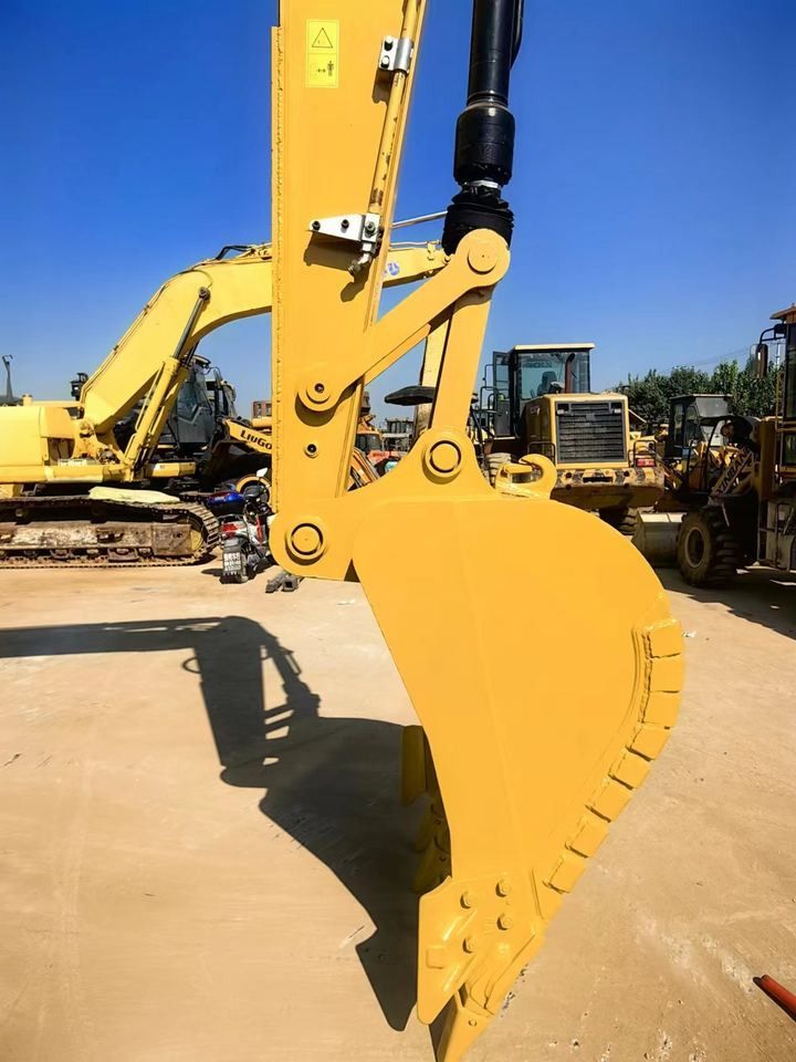 2022 Caterpillar 312D2 crawler excavator bucket and arm detail