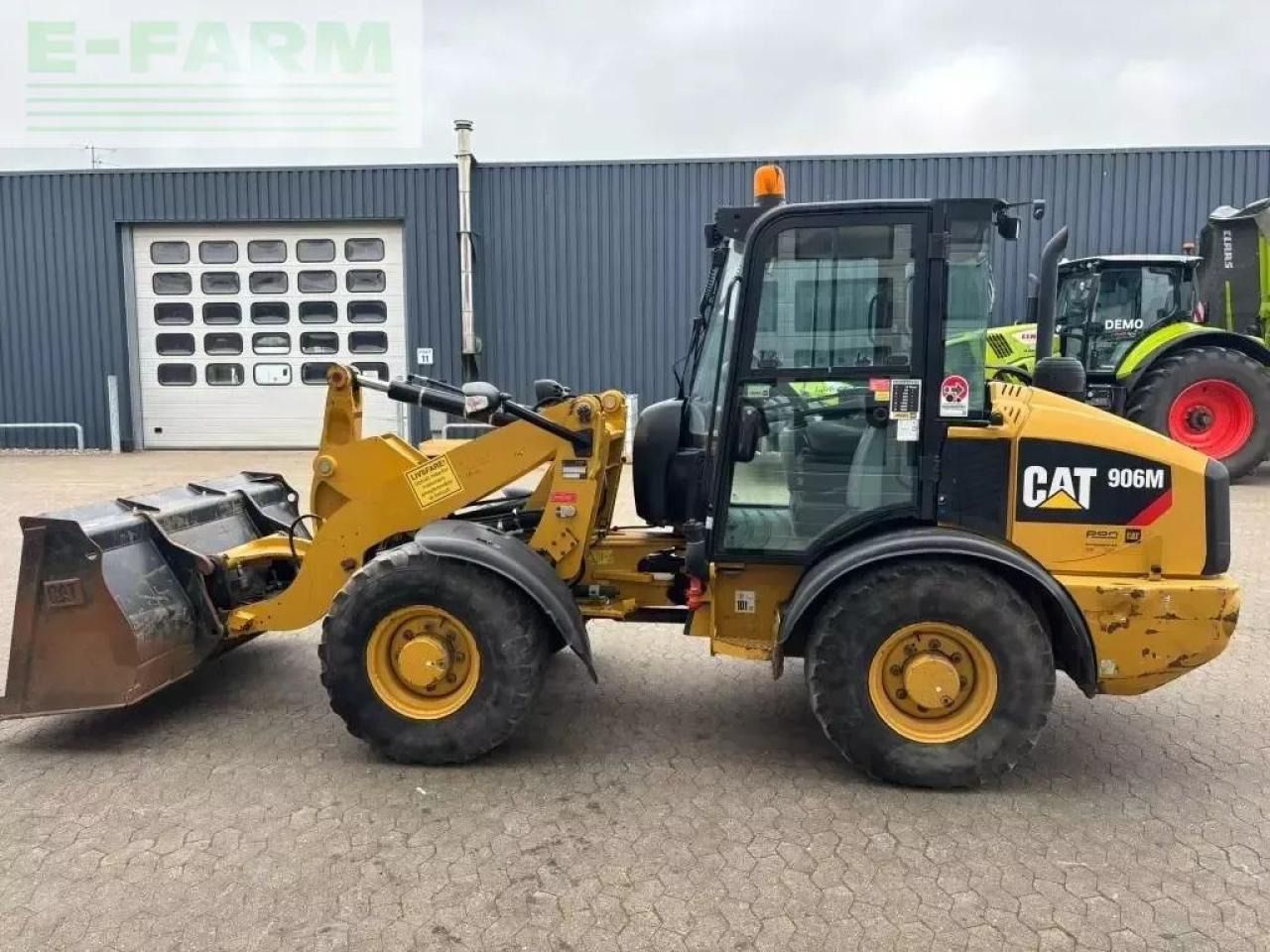2015 Caterpillar 906M wheel loader, side view
