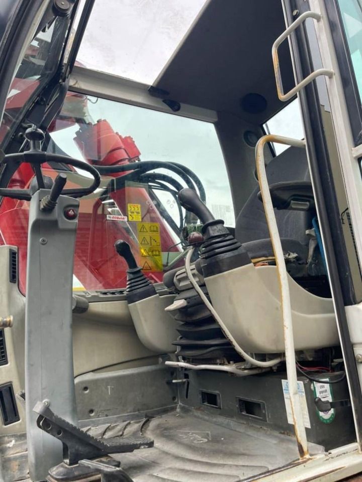 2004 O&K MH 6.6 wheel excavator interior cab view