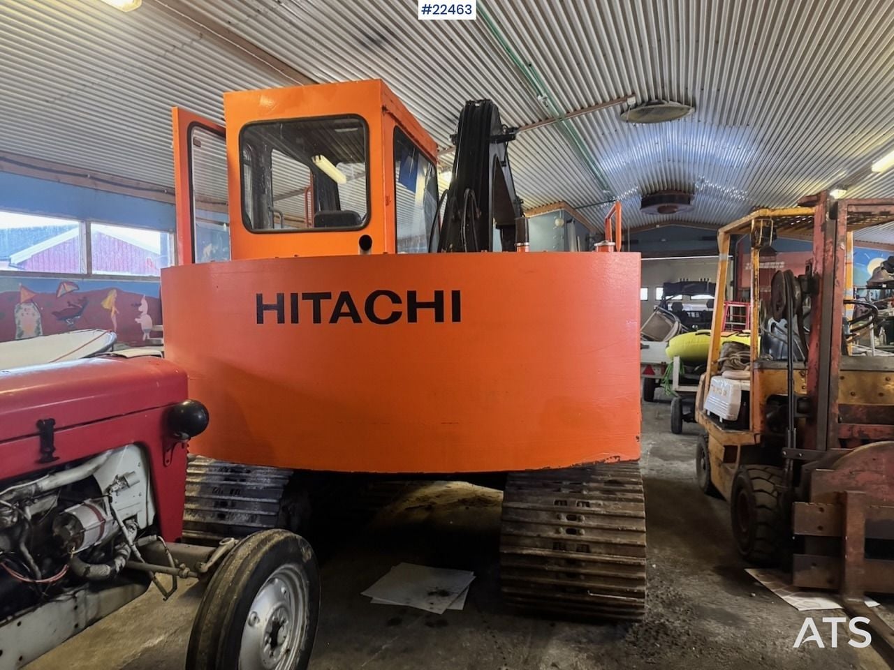 1986 Hitachi UH033 crawler excavator rear view