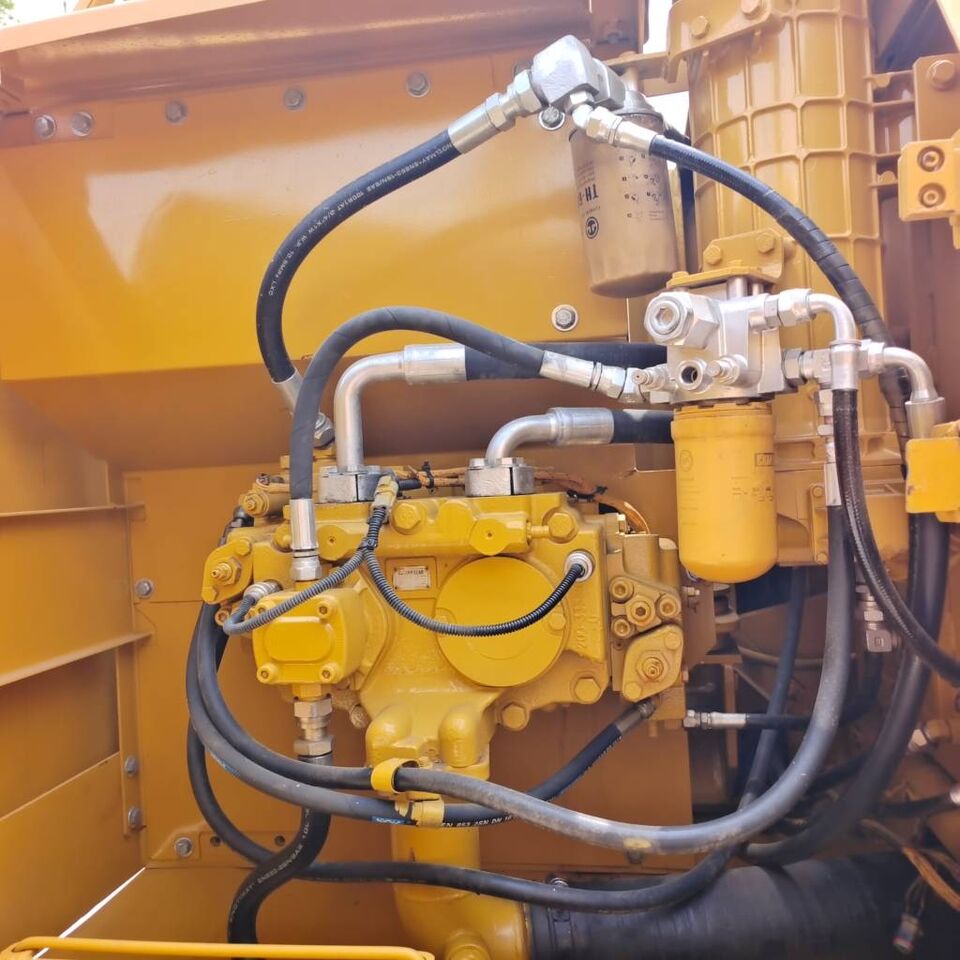 2024 Caterpillar 320C crawler excavator hydraulic pump detail
