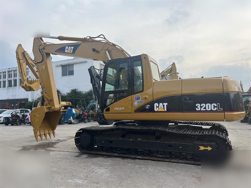 Caterpillar 320CL rupsgraafmachine uit 2015, zijaanzicht