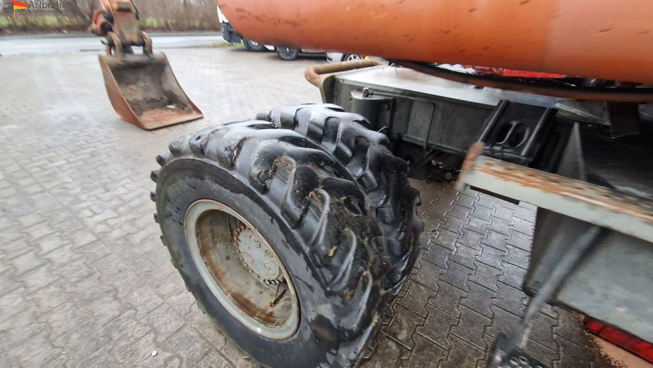 1990 Atlas 1604K wheel excavator dual tire and bucket view