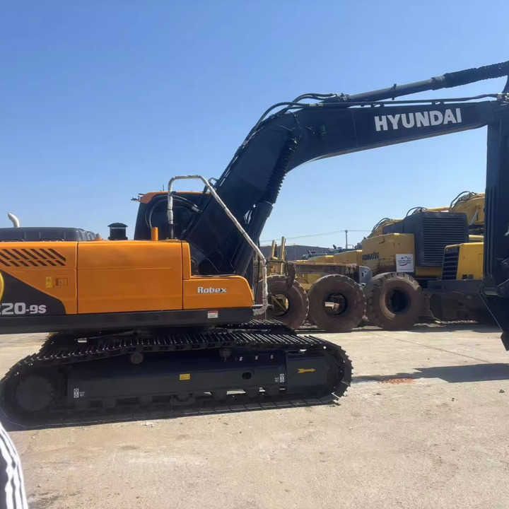2024 Hyundai HX220L crawler excavator side view