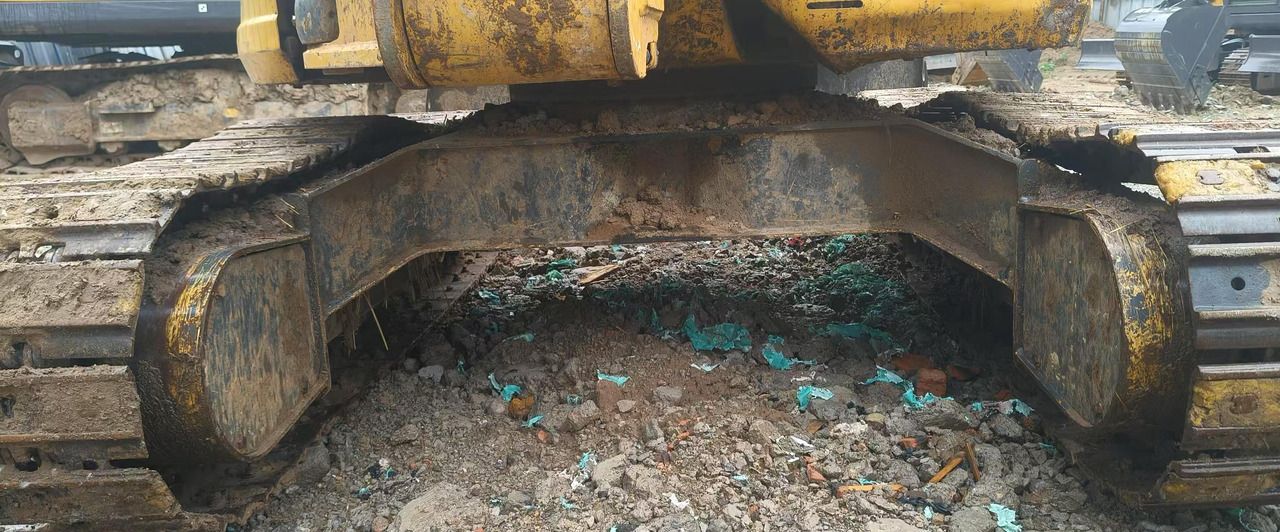 2020 XCMG XE35U crawler excavator undercarriage view
