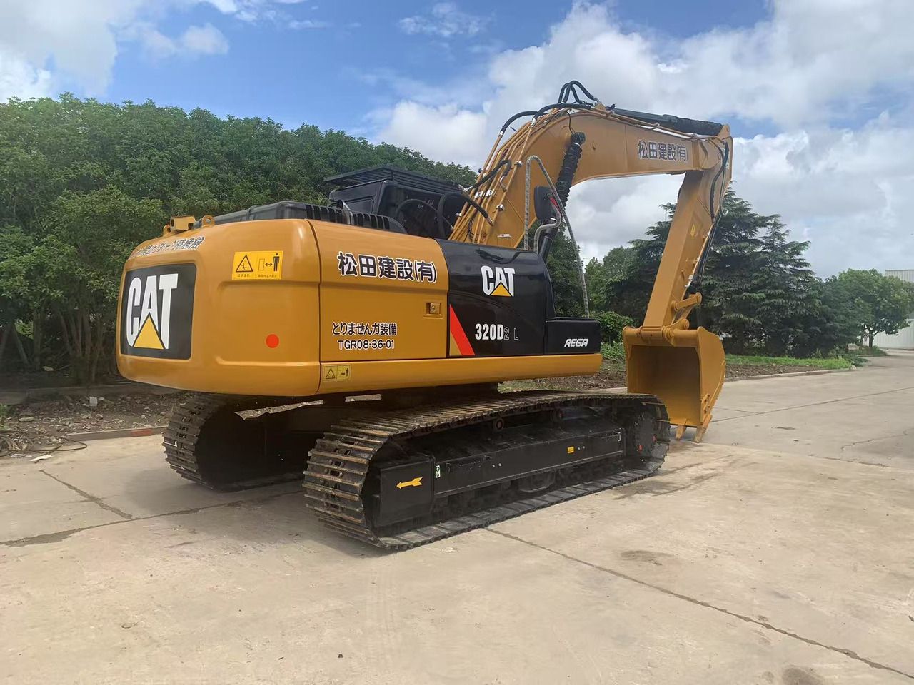 2020 Caterpillar 320D2 L crawler excavator, rear three-quarter view 2020 Caterpillar 320D2 L crawler excavator, rear three-quarter view