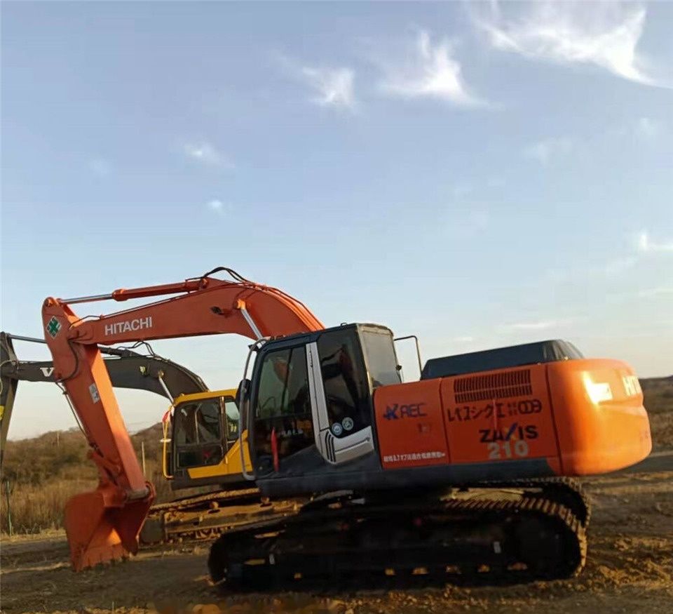 2018 Hitachi Zaxis 210-3 crawler excavator, side view