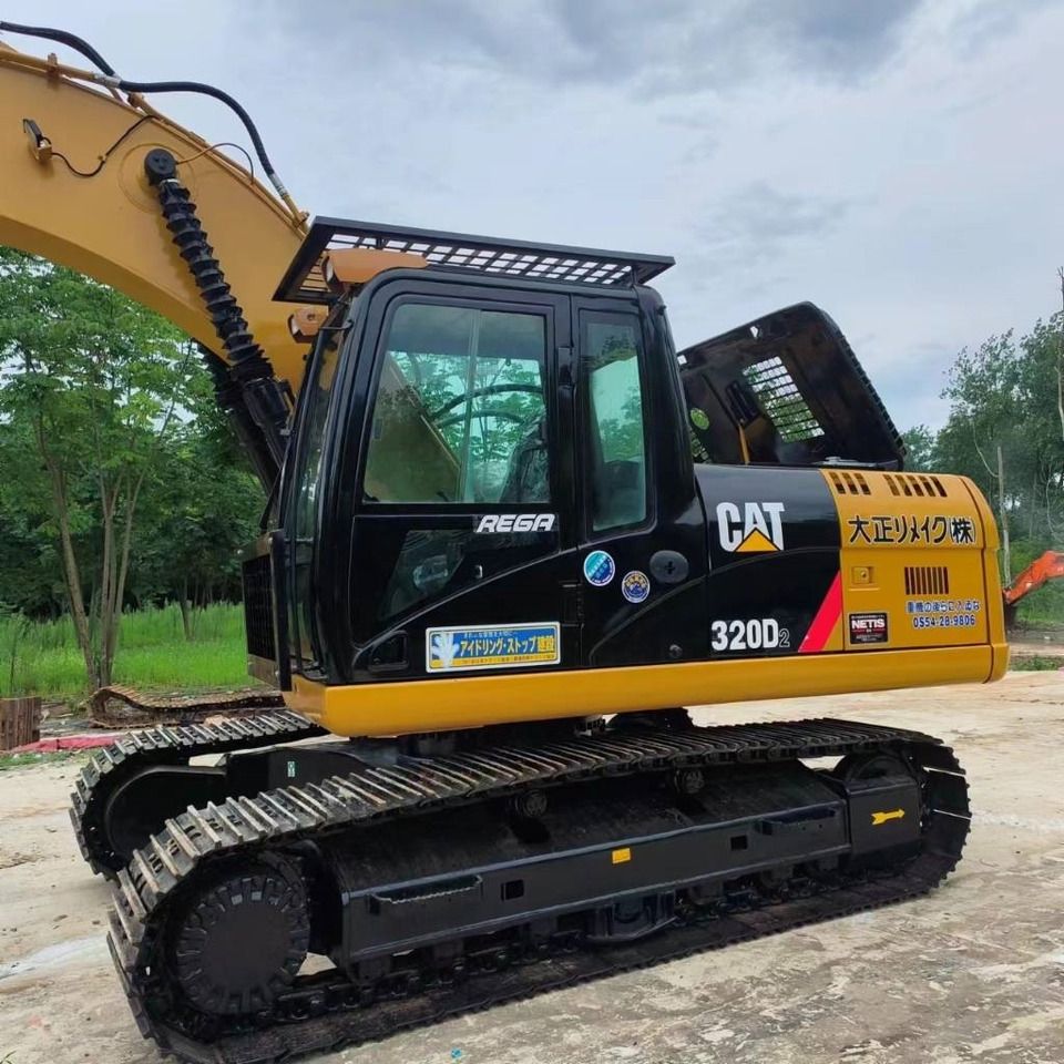Escavatore cingolato Caterpillar 320D2 del 2024, vista laterale