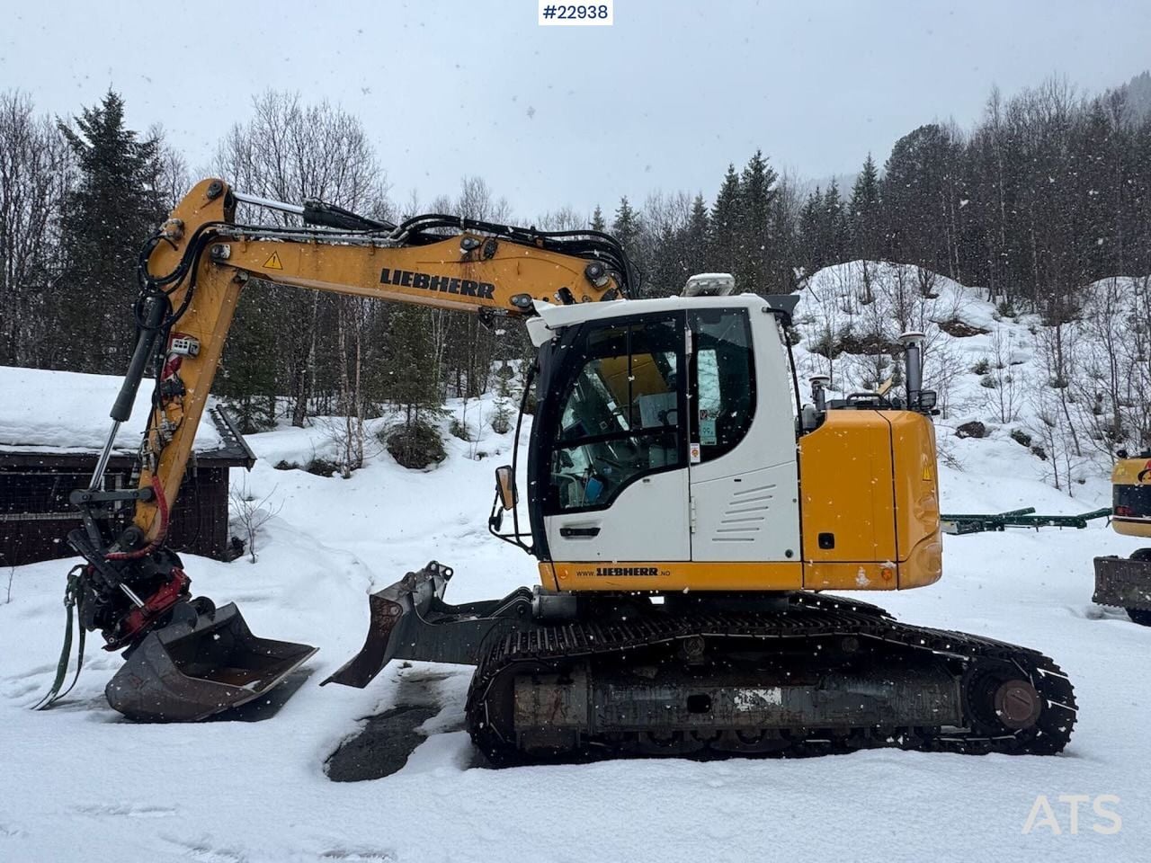 2018 Liebherr R914COMPACT crawler excavator, side view