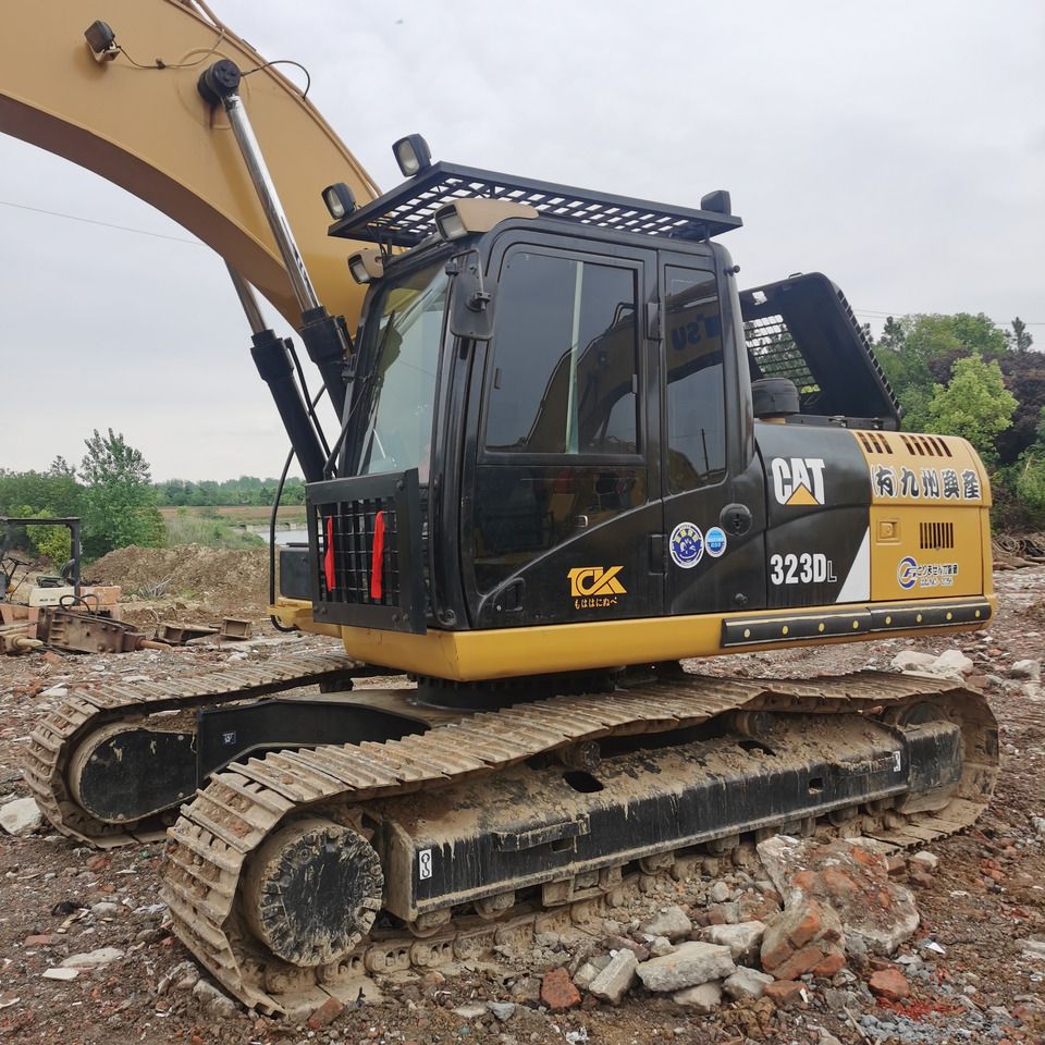 2020 Caterpillar 323DL crawler excavator, side view