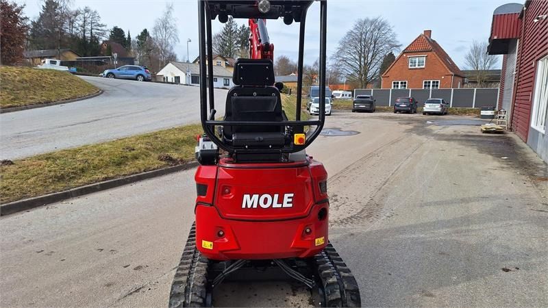 Mole M16ZT mini excavator, rear view