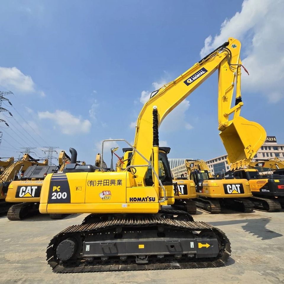 Escavatore cingolato Komatsu PC200-8 del 2023, vista laterale