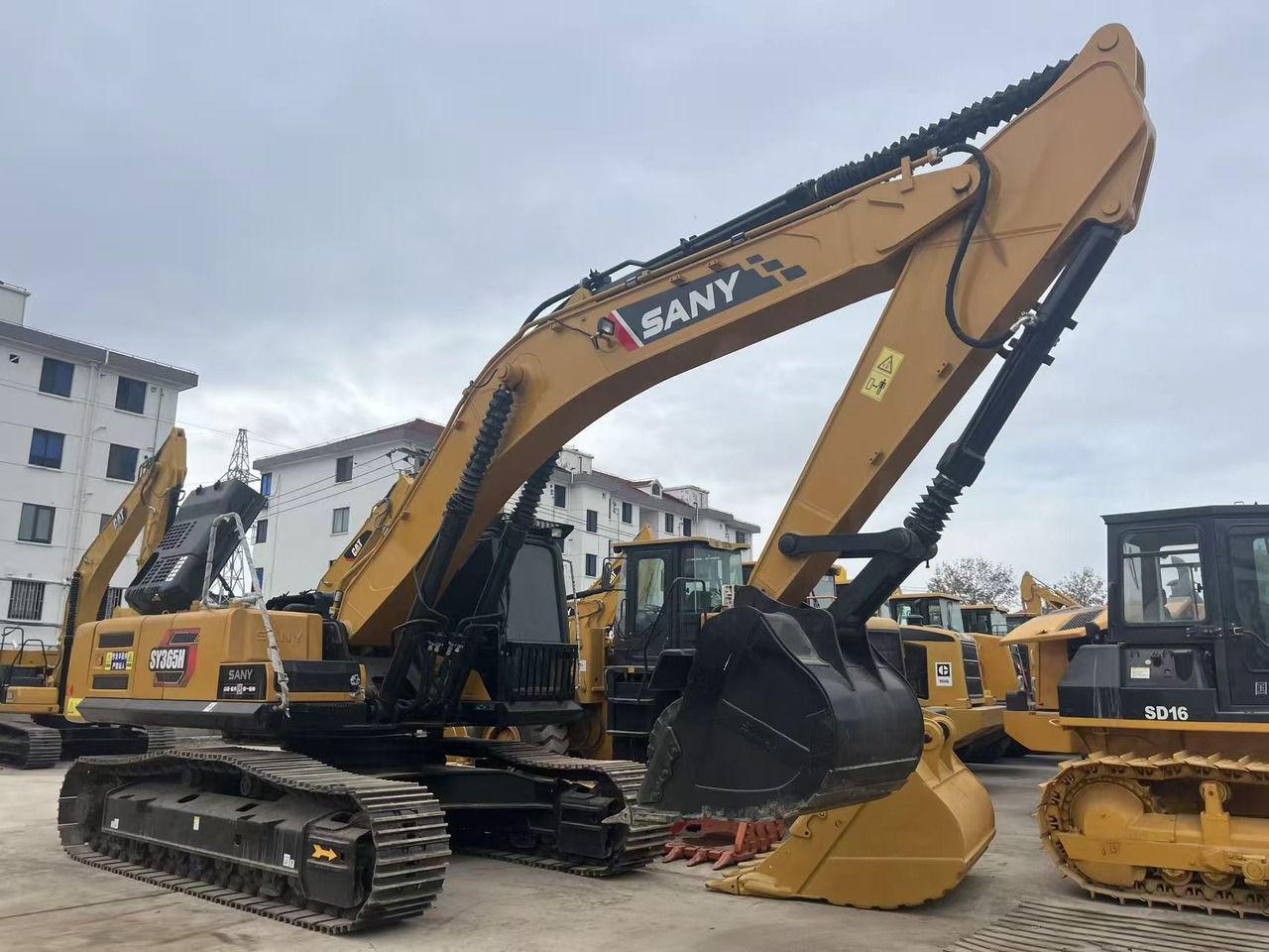 2024 Sany SY365H crawler excavator side view