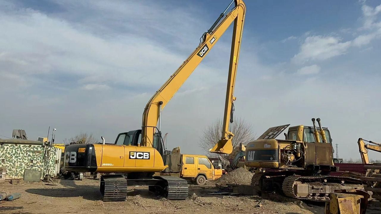 2019 JCB JS220LC crawler excavator, side profile view