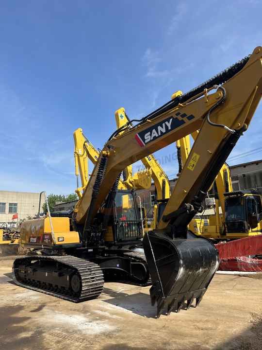2013 Sany 215C crawler excavator, front three-quarter view 2013 Sany 215C crawler excavator, front three-quarter view