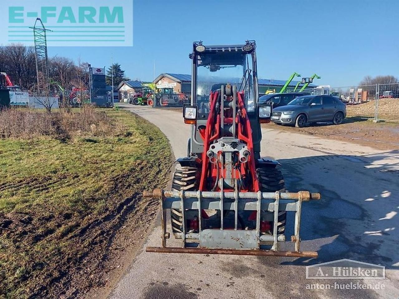 2018 Weidemann 1380 mini excavator, front view 2018 Weidemann 1380 mini excavator, front view