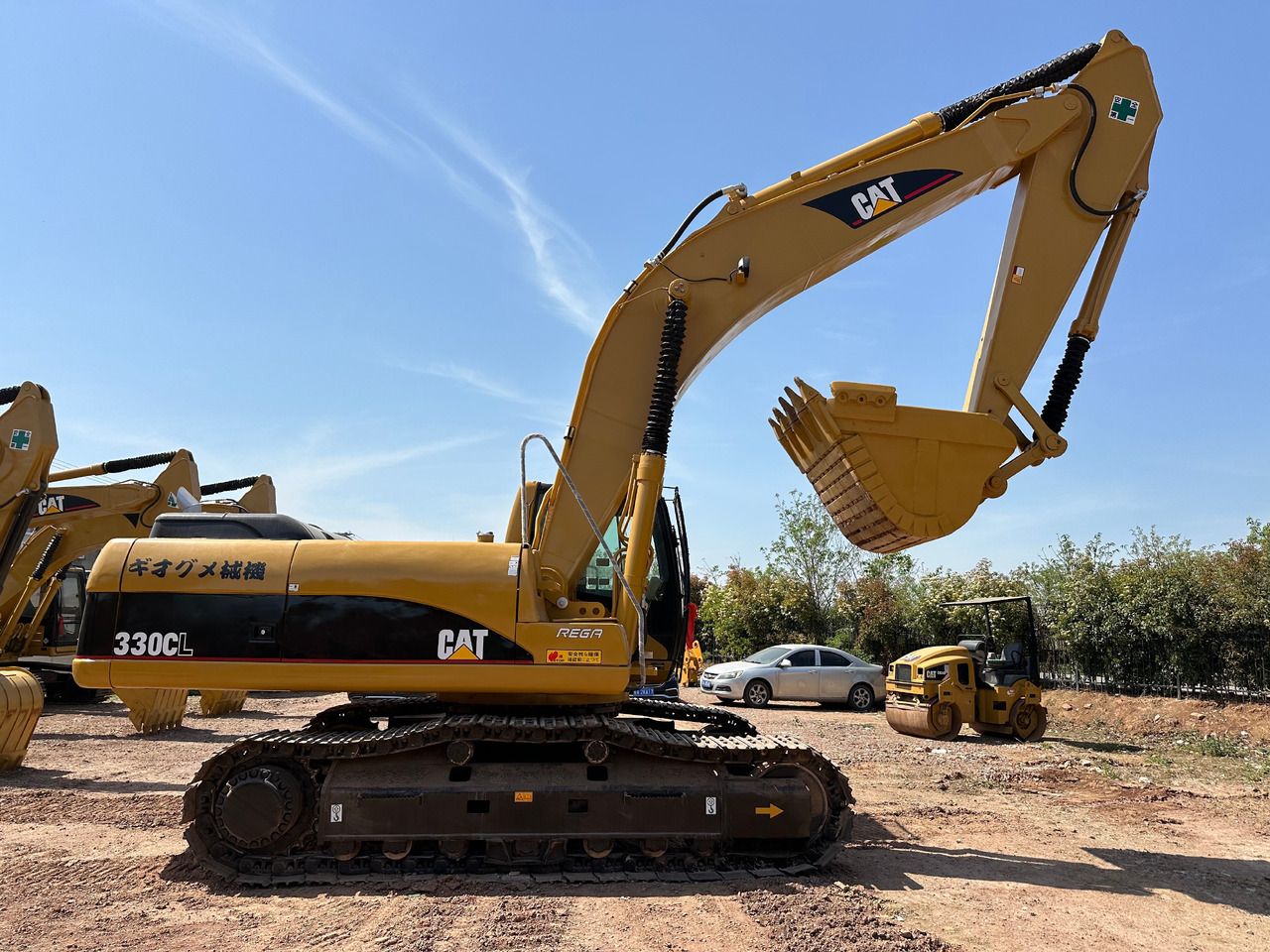 2018 Caterpillar 330CL crawler excavator, side view
