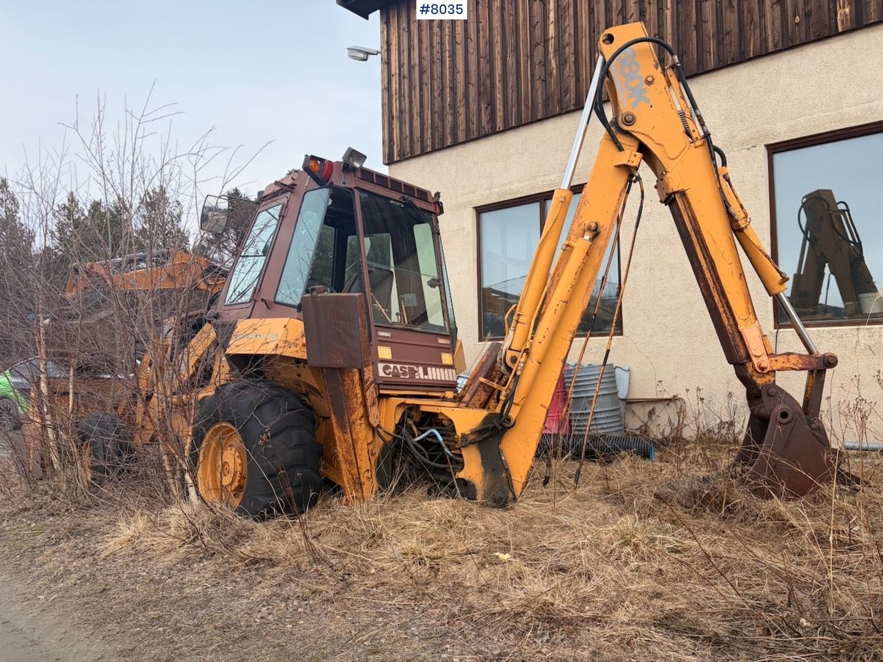 1988 CASE 680K backhoe loader, side view 1988 CASE 680K backhoe loader, side view