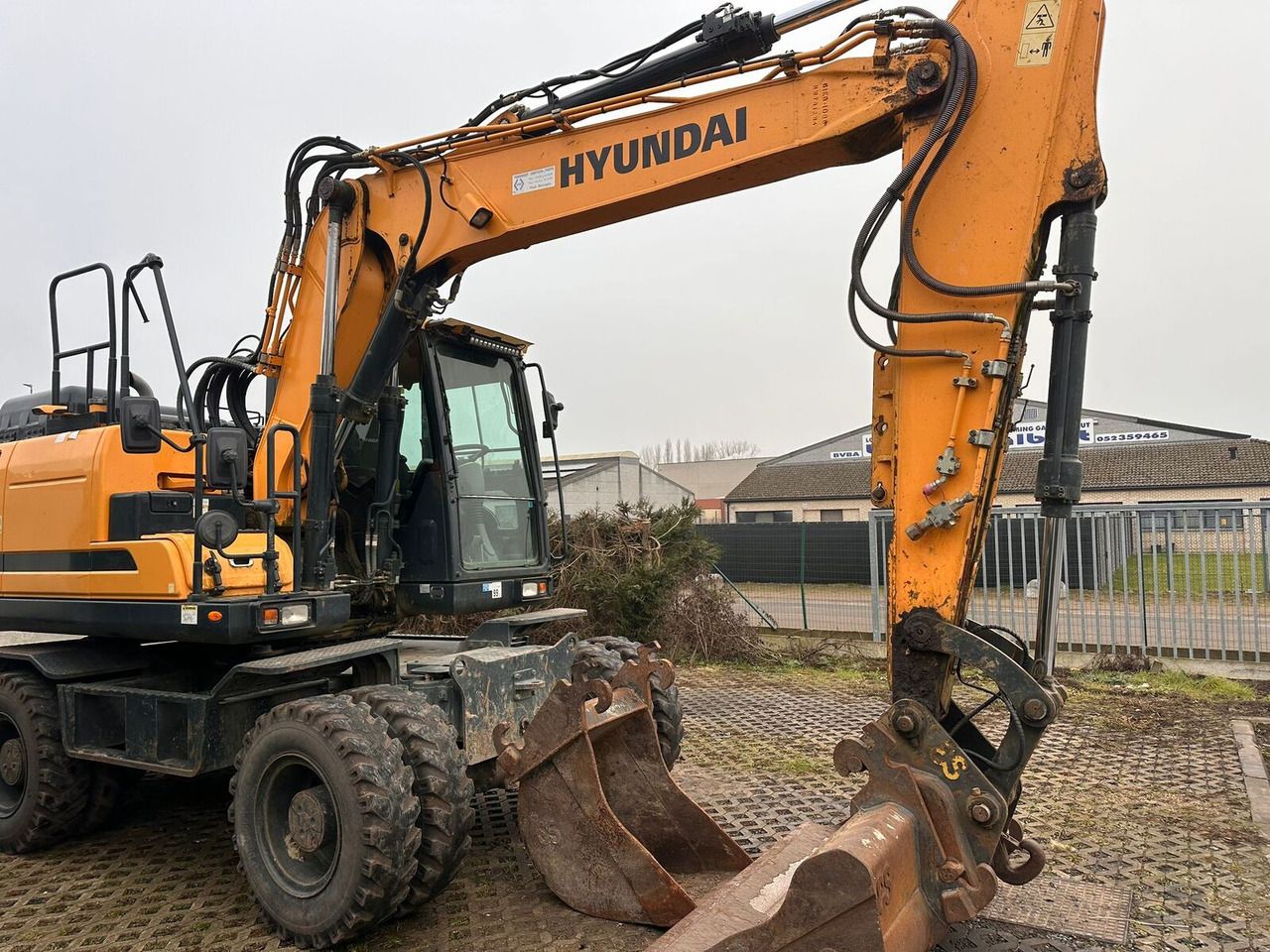 2017 Hyundai HW140 wheel excavator, side view
