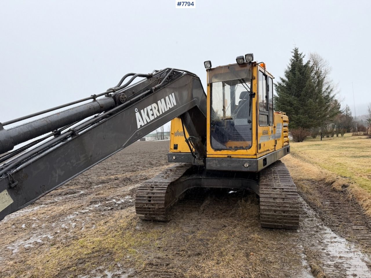 1993 Åkerman EC200 crawler excavator, front three-quarter view