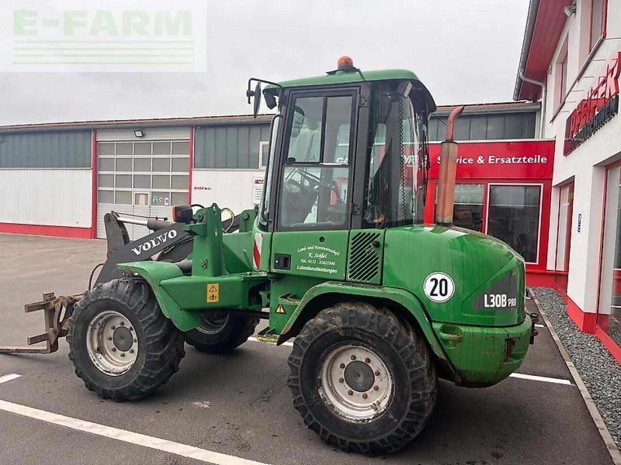 2006 Volvo L30B wheel loader, side view 2006 Volvo L30B wheel loader, side view