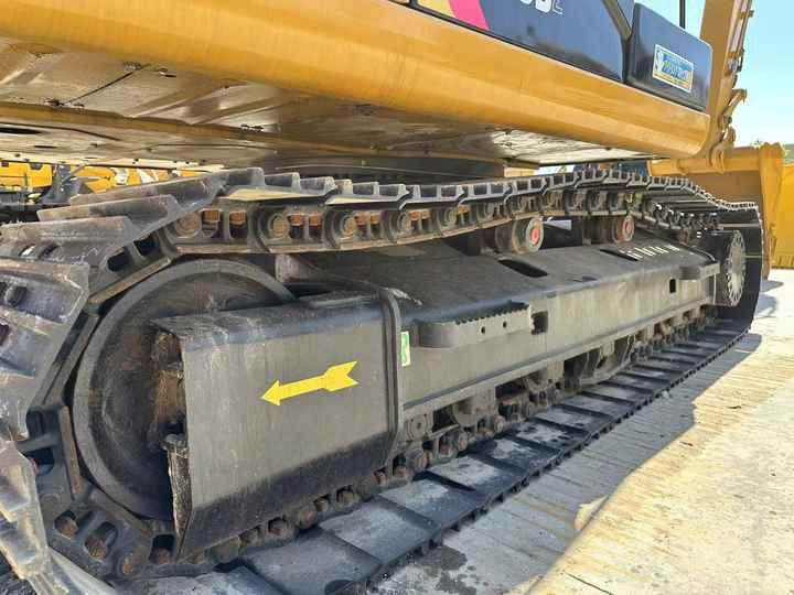Vue du train de roulement d'une pelle sur chenilles Caterpillar 320D2 de 2016