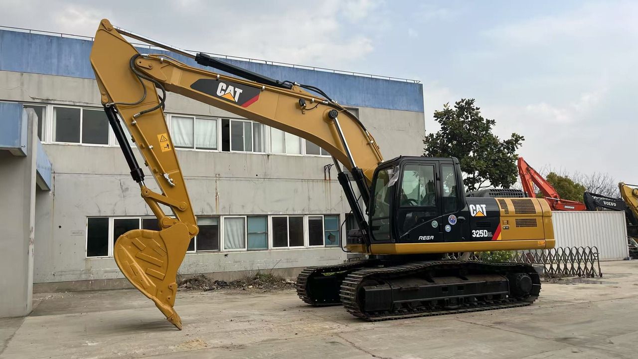 2023 Caterpillar 325D2L crawler excavator side view