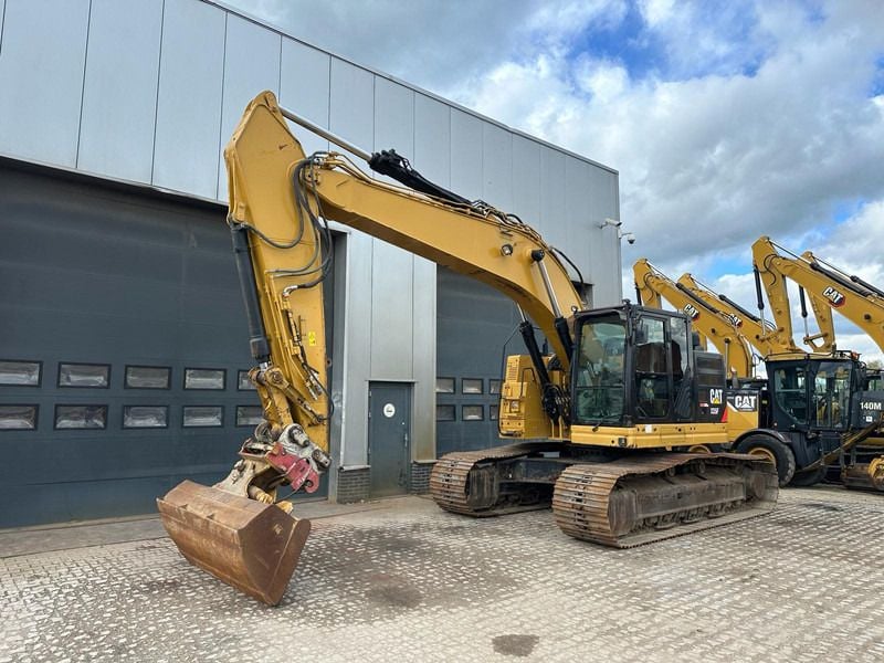 2016 Caterpillar 335FLCR crawler excavator, side view