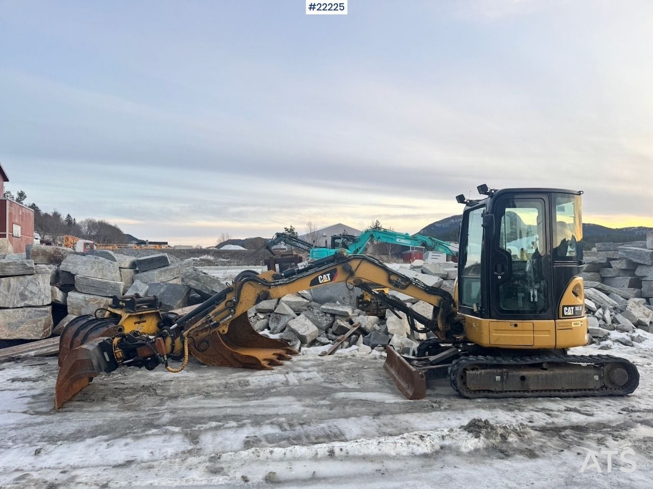 2018 Caterpillar 303.5ECR mini excavator side view 2018 Caterpillar 303.5ECR mini excavator side view