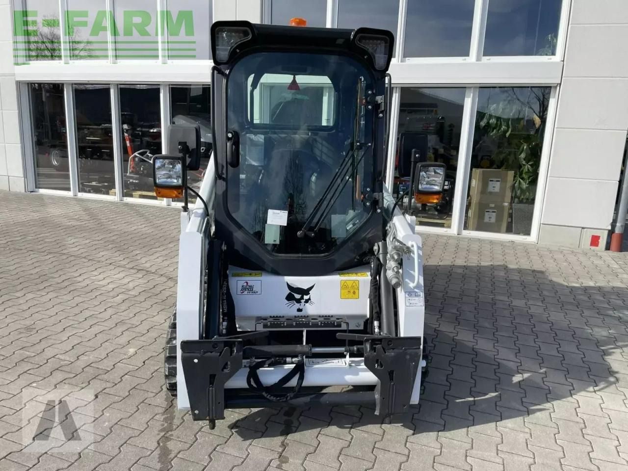 2023 Bobcat T450 E mini excavator, front view 2023 Bobcat T450 E mini excavator, front view