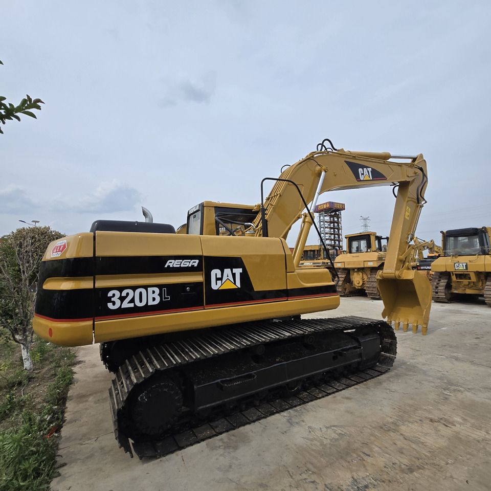 2005 Caterpillar 320BL crawler excavator, rear three-quarter view