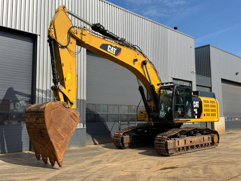 2018 Caterpillar 352F crawler excavator, side view