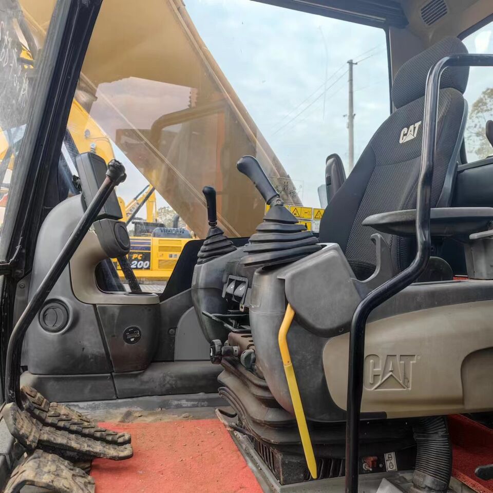 Caterpillar 325D Crawler Excavator interior view
