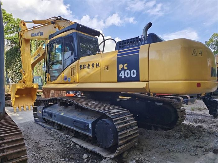 2023 Komatsu PC400-8 crawler excavator, rear three-quarter view