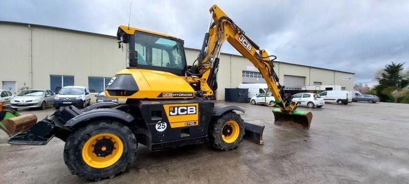 2020 JCB 110W wheel excavator, side view