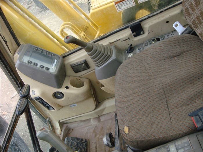2007 Caterpillar 325B crawler excavator interior cab view