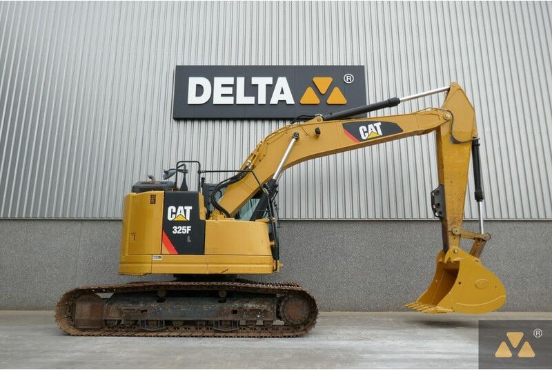 2017 Caterpillar 325F L crawler excavator side view