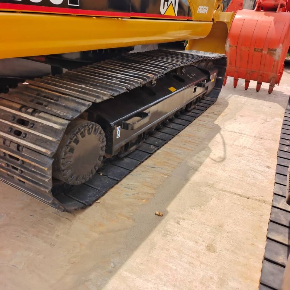 2024 Caterpillar 320C crawler excavator undercarriage and bucket view