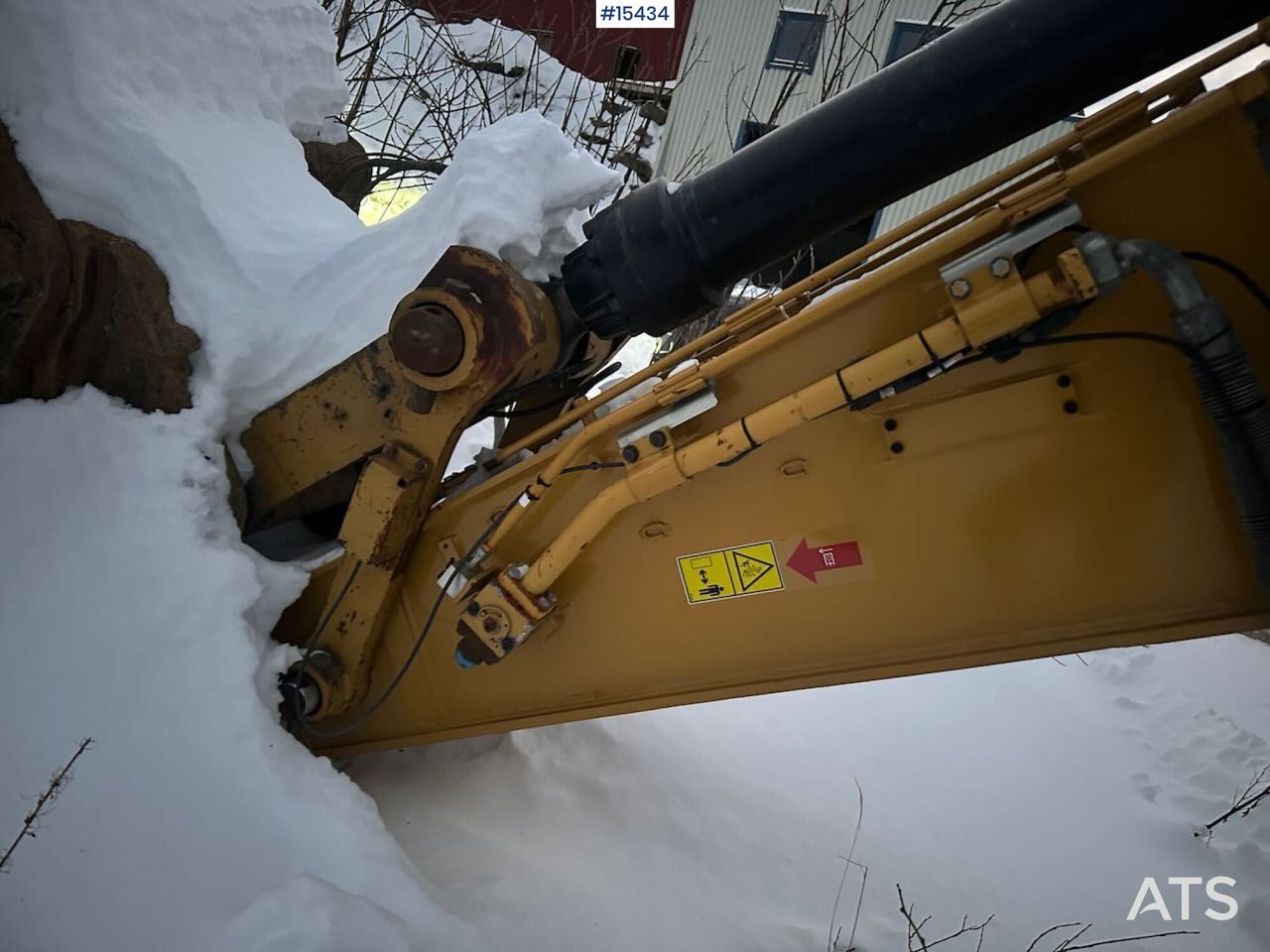 2017 Caterpillar 336FL crawler excavator boom detail 2017 Caterpillar 336FL crawler excavator boom detail