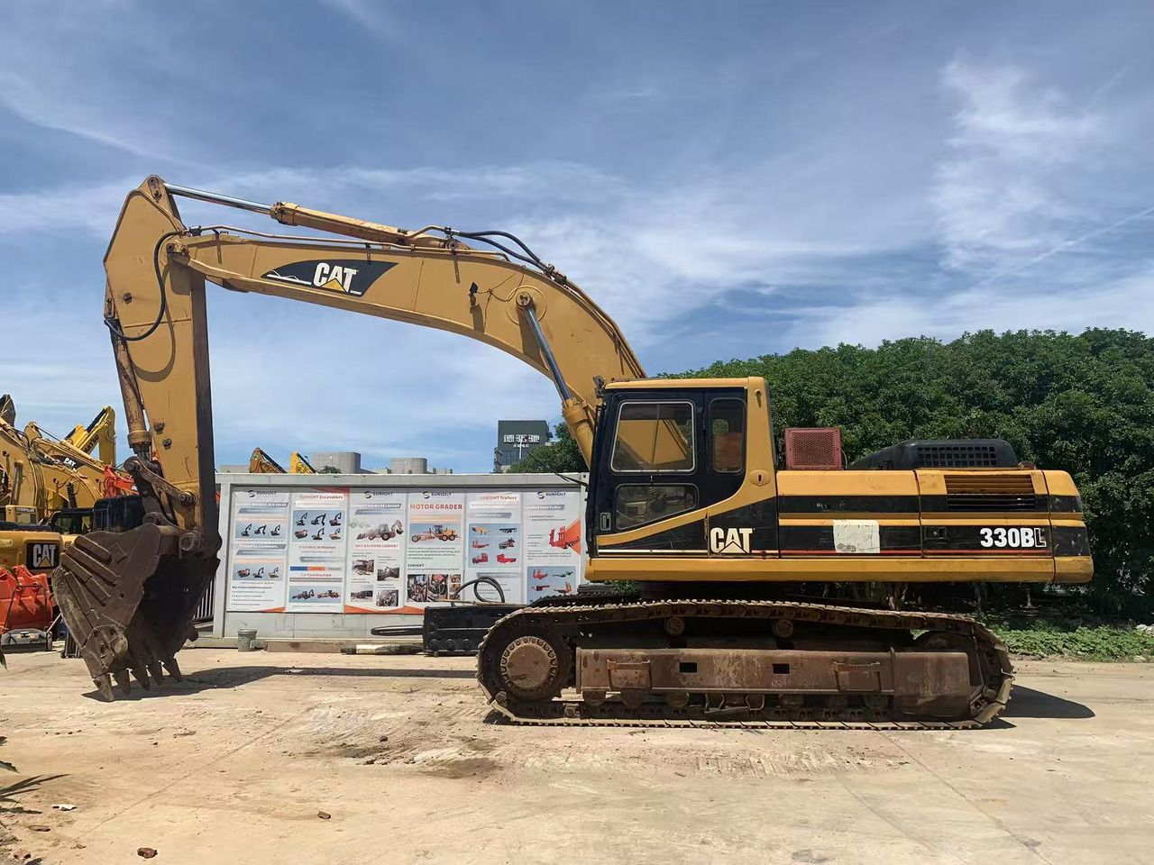 2018 Caterpillar 330BL crawler excavator, side profile view 2018 Caterpillar 330BL crawler excavator, side profile view