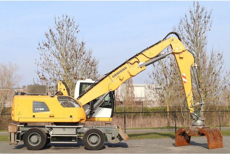 2018 Liebherr LH 22 M material handler side view 2018 Liebherr LH 22 M material handler side view