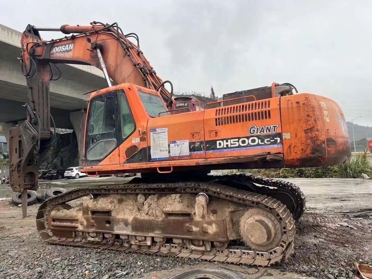 Doosan DH500LC-7 excavator, side view